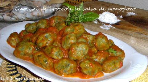 Gnocchi di broccoli in salsa di pomodoro