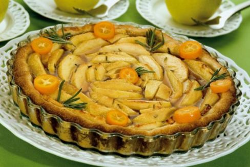 Crostata alle mele con trito di rosmarino