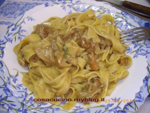 Tagliatelle  con panna e funghi porcini