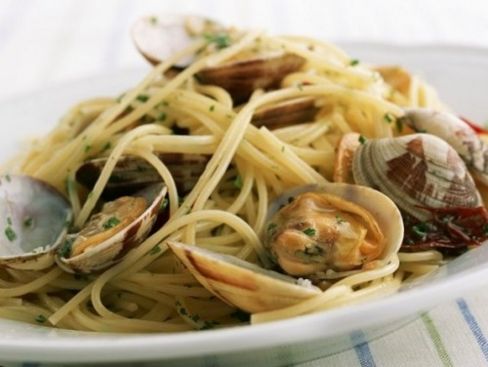 Spaghetti con le vongole veraci e zucchine