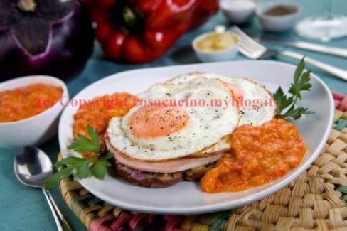 Melanzane e uova in salsa rosa - la ricetta passo passo con foto