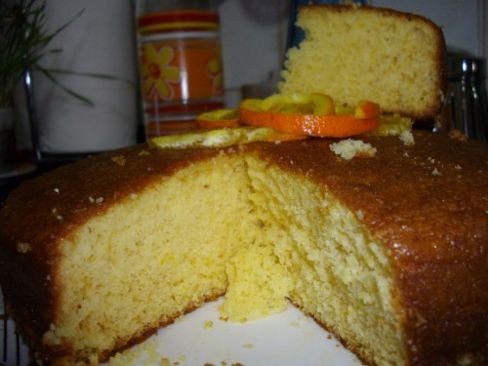 La semplice ricetta della torta all'arancia. Ricetta con foto passo per passo.