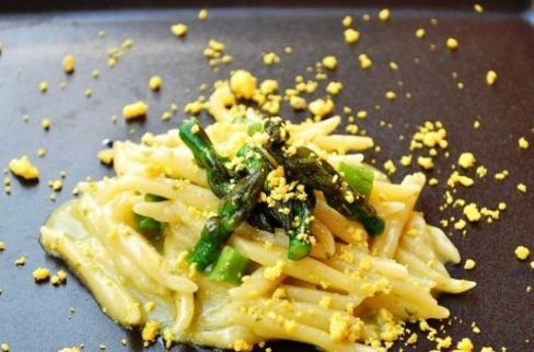 Sicuramente da assaggiare..La ricetta delle Trofiette asparagi e sbriciolato d’uovo