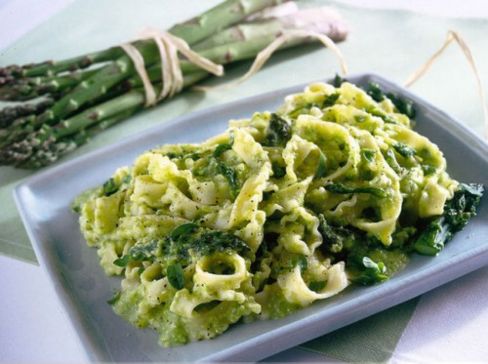 Pasta con pesto di asparagi