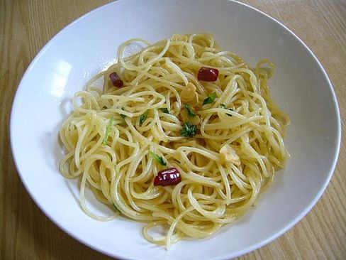 Spaghetti aglio, olio e tonno