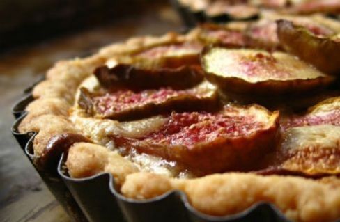 Crostata morbida con fichi e noci