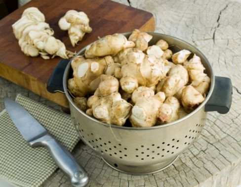 Topinambur, patate e carciofi in crumble