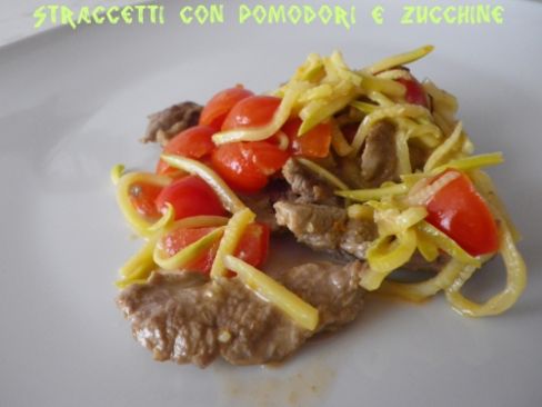 STRACCETTI CON ZUCCHINE E POMODORINI