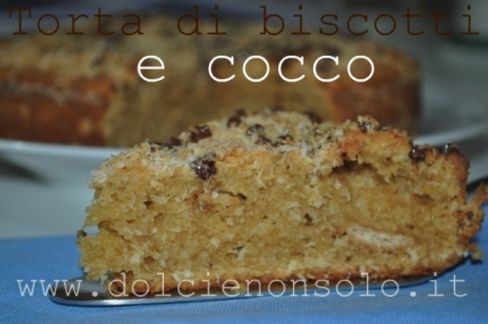 Torta con farina di biscotti e cocco