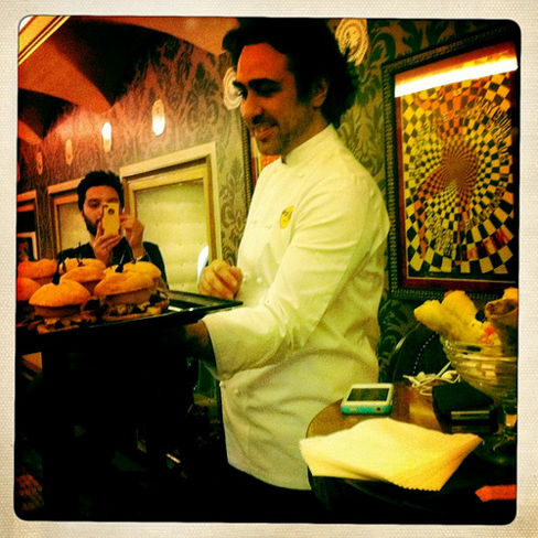 Hard Rock Cafè Firenze , i segreti di cucina tra affumicatura e trentamila spring roll ogni anno