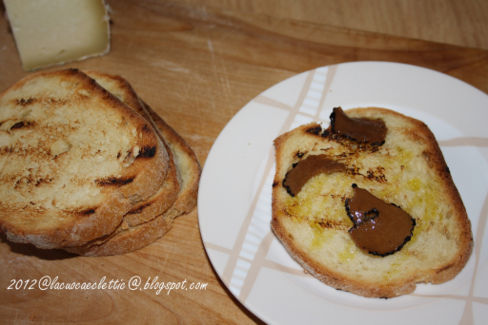 In attesa delle tagliatelle: bruschette al tartufo!