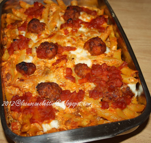 Pasta al forno con polpettine e ricotta