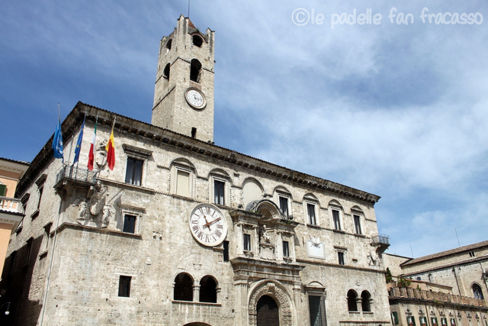 CARCIOFI FRITTI E ASCOLI PICENO CON IL SUO FRITTO MISTO