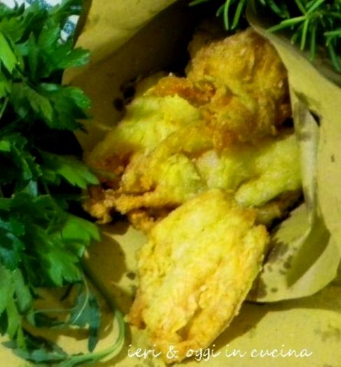 Frittura salata di fiori di zucca (o di fiori di acacia), ricetta dall’ Almanacco della Cucina del 1935