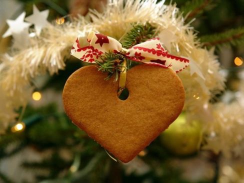 Decorazioni di Natale fai da te con i biscotti