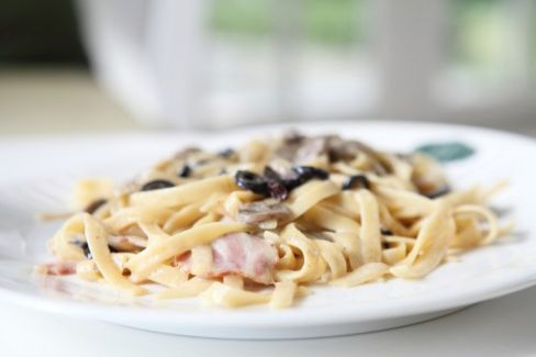 Tagliatelle funghi e speck