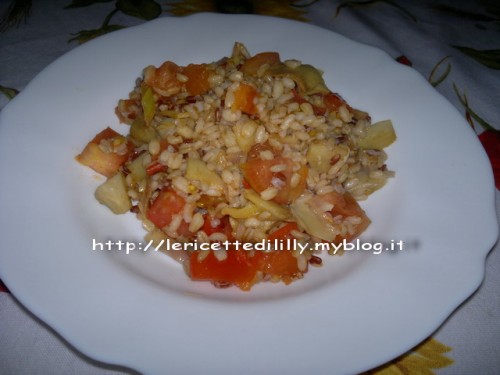 zuppa fredda di orzo farro riso e grano con pomodoro e carciofi