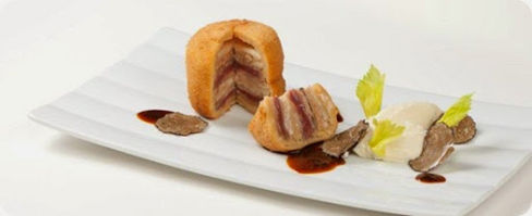 Tortino di spalla di cervo con fegato d’oca e purè di sedano rapa con tartufo.