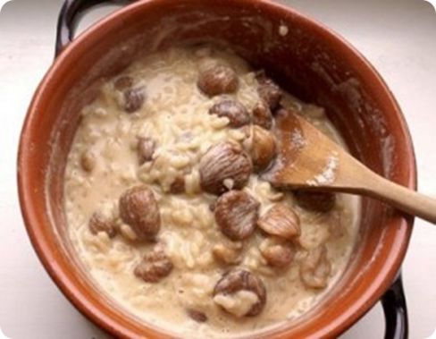 Minestra di castagne preparazione che unisce la dolcezza delle castagne alla sapidità propria della minestra.