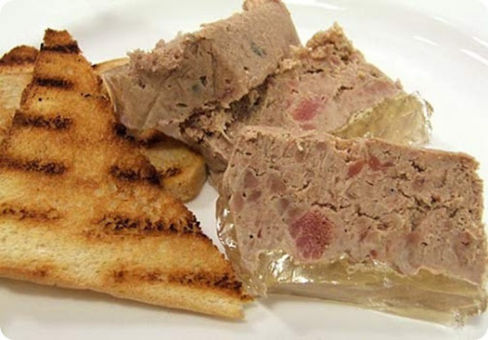 Paté di fegato di vitello in gelatina.