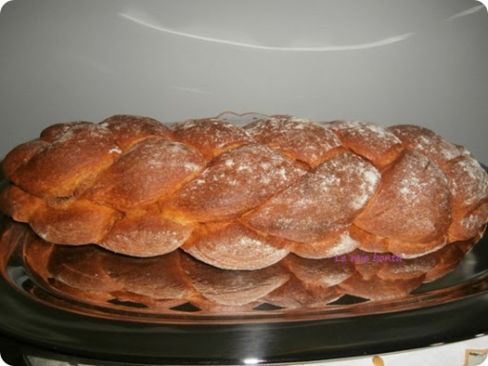Pan de pizza a doppia treccia.