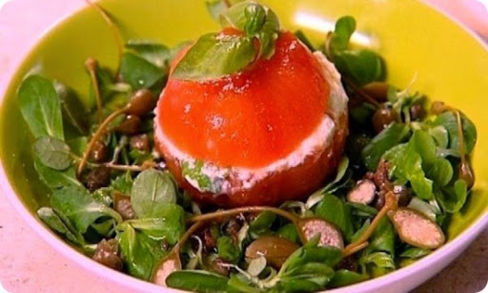 Pomodoro farcito con ricotta di bufala.