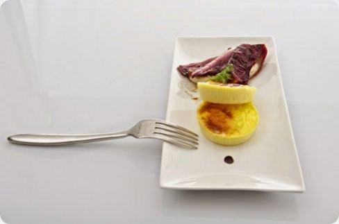 Flan di caprino con radicchio marinato al balsamico.