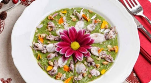 Fantasia di calamari con crema di piselli.