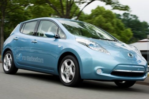 Auto elettriche, Nissan Leaf svela i prezzi per il mercato europeo: sotto i 30mila euro grazie ai benefit eco