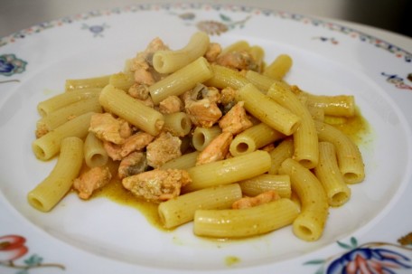 Ricetta pasta salmone e curry