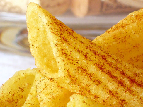 Penne ritorte fritte Monograno Felicetti Matt con paprika, ketchup e semi di senape gialla.