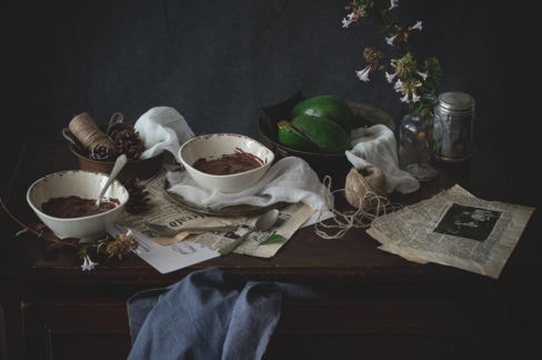 Mousse al cioccolato e avocado