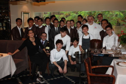 Festeggiato con Ferrari il primo ristorante italiano tristellato fuori dall’Italia: è l’8 ½ Bombana a Hong Kong