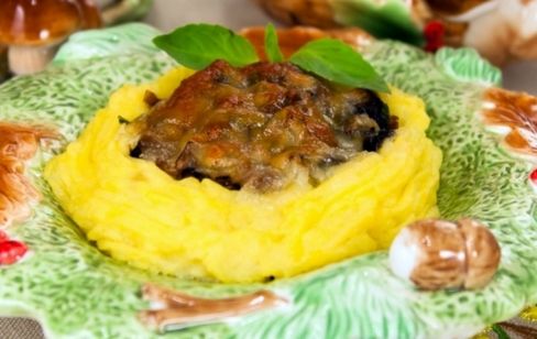 Nidi di patate ripieni di funghi