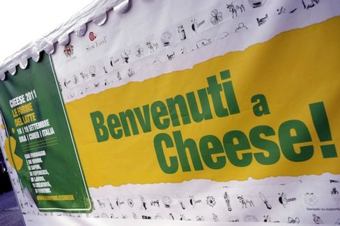 Cheese 2011: il modo migliore per possedere un formaggio è prenderlo a morsi fino a quando non sei (quasi) morto