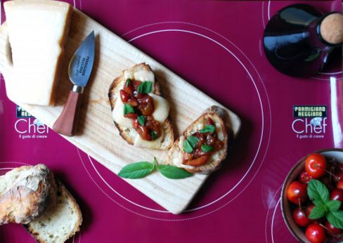 Bruschetta con parmigiano reggiano e composta di ciliegie e balsamico per #PRCHEF2015