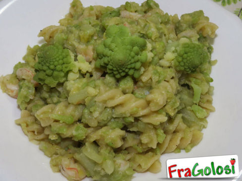 PASTA CON BROCCOLO ROMANO E GAMBERETTI