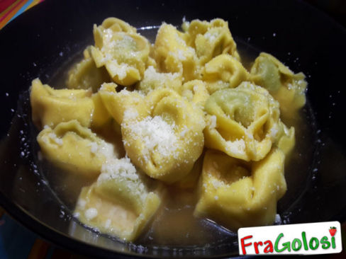 TORTELLINI IN BRODO