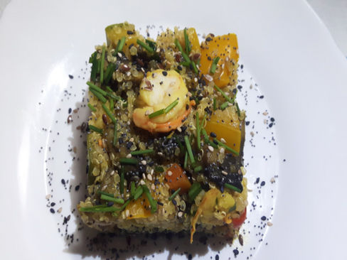 QUINOA CON VERDURE E GAMBERETTI