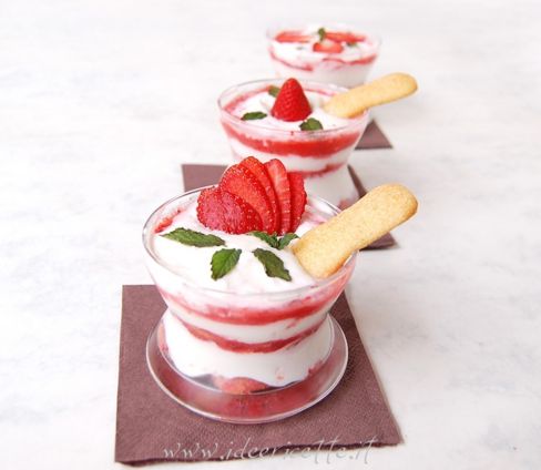 Ricetta Tiramisù alle fragole senza uova crude