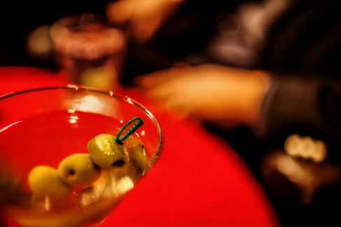Storia dell’aperitivo: da Ippocrate ai locali di tendenza