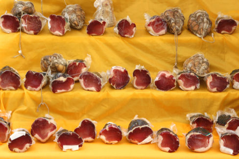 Perché il Culatello di Zibello è considerato il “re dei salumi”?