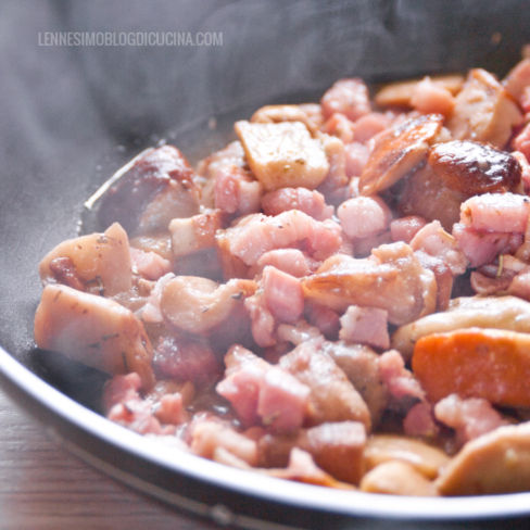 Contorno autunnale di fagioli, porcini e pancetta affumicata