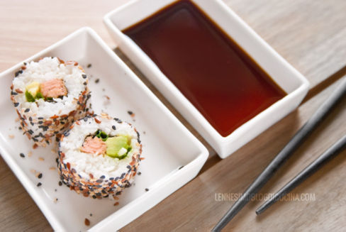 Uramaki di trota salmonata e avocado