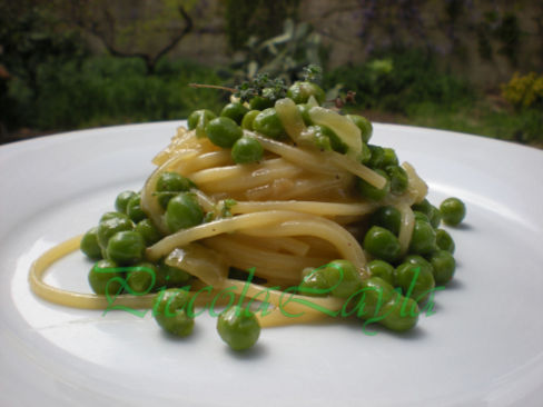 Carbonara con piselli e timo