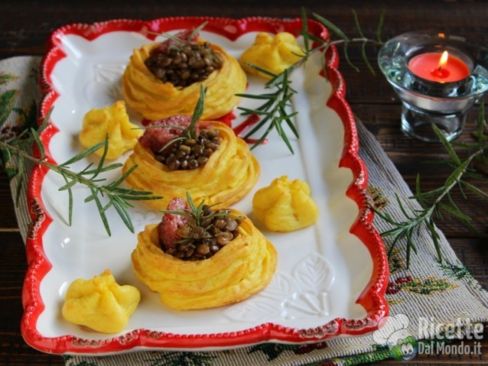 Cestini di patate con lenticchie e cotechino