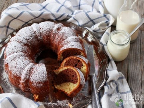 Ciambella bicolore allo yogurt