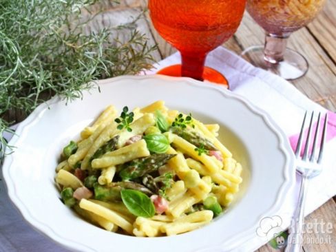 Pasta con asparagi e pancetta