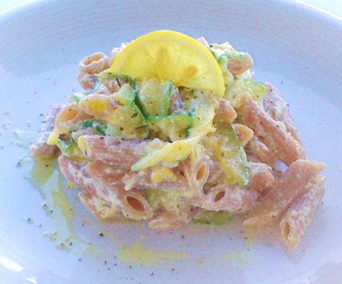 Pasta al farro con zucchine, ricotta e loimone