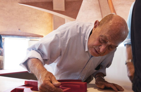 Le Tenute Lunelli festeggiano i 90 anni di Arnaldo Pomodoro